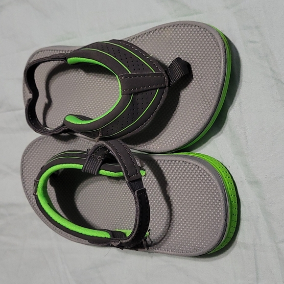 🎉HP🎉Sandals. Toddler 9/10. Gray/green. - Picture 4 of 5